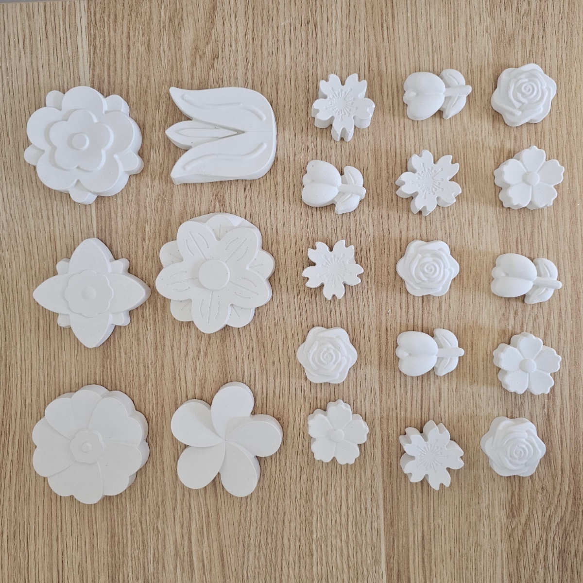 Paint-Your-Own Plaster Party Pack — image 3